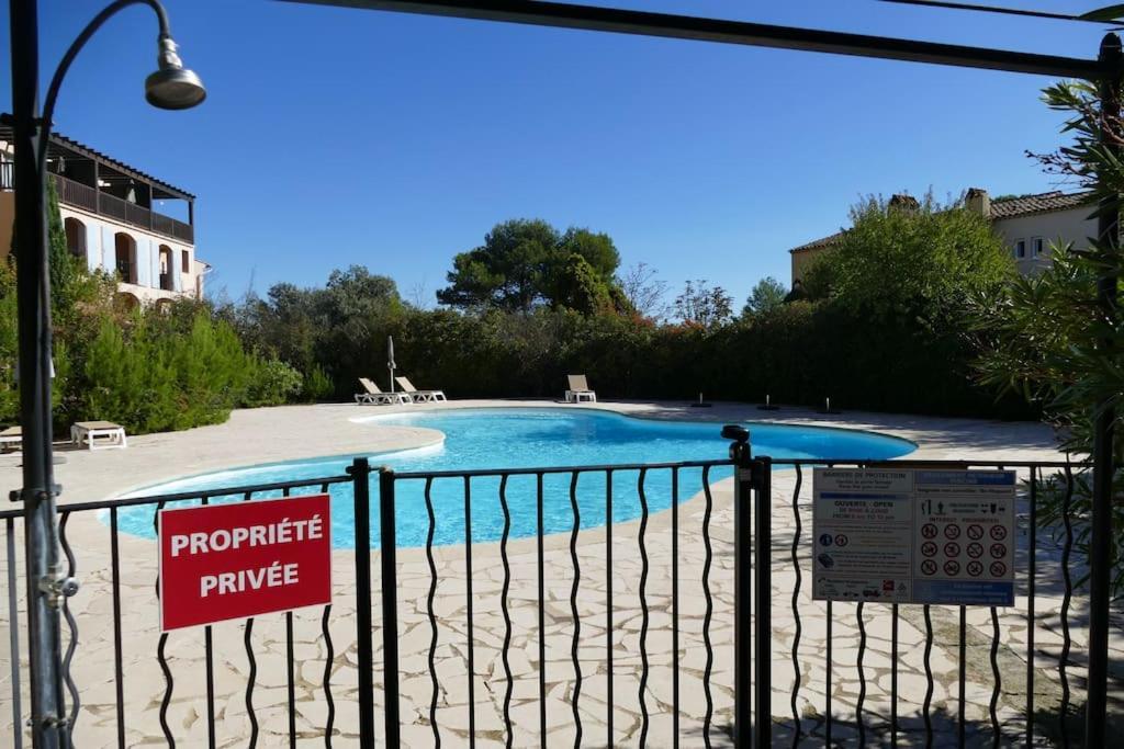 Appartement Clim & Piscine Sur Golf Pont-Royal Buitenkant foto